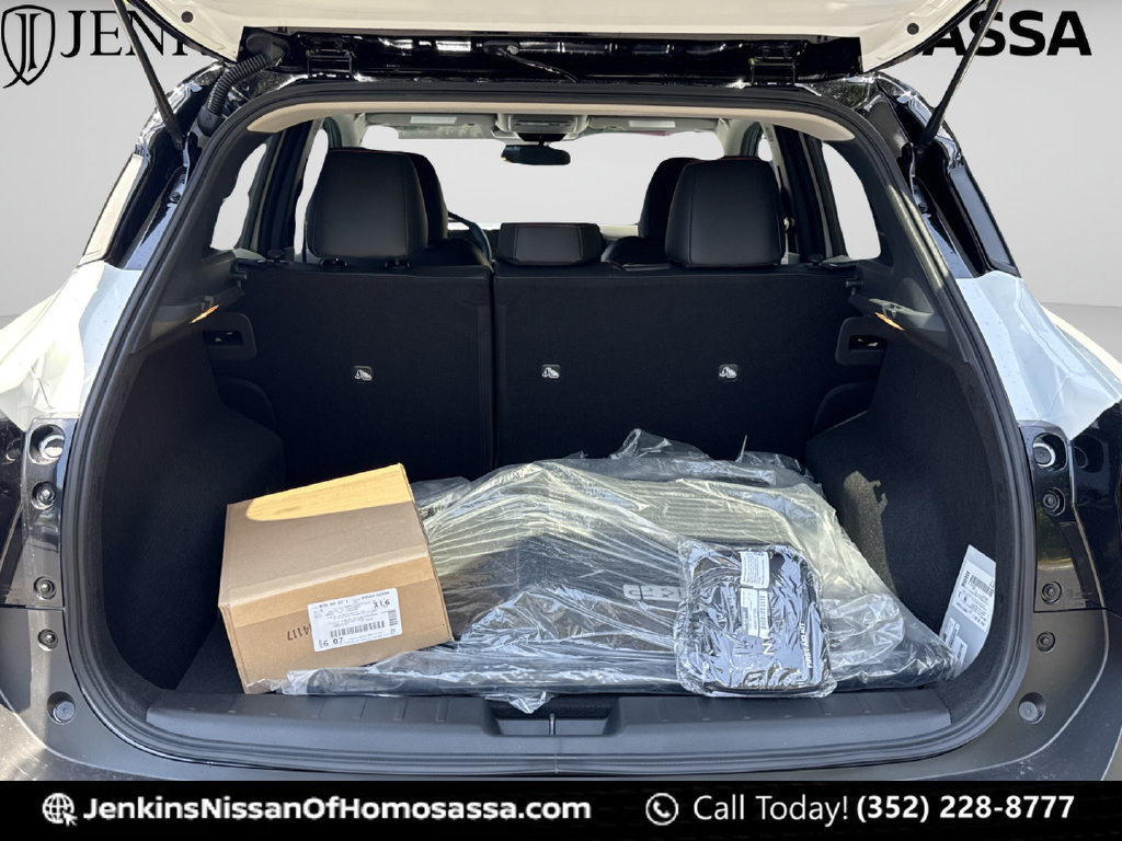 New 2026 Nissan Kicks SR FWD image 17