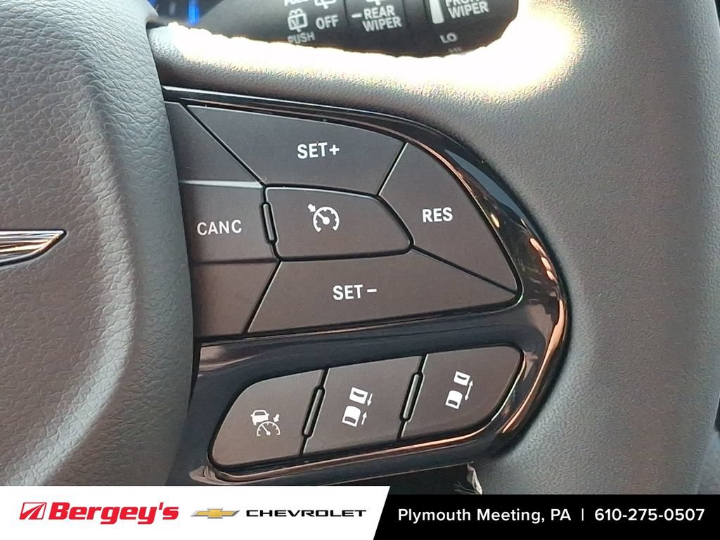 Used 2026 Chrysler Pacifica Limited w/ S Appearance Package FWD image 27