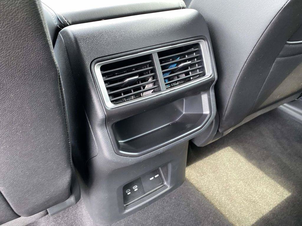 Used 2026 Volkswagen Atlas Cross Sport SE FWD image 9