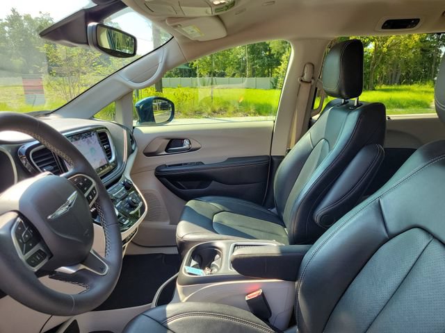 Used 2022 Chrysler Pacifica Touring-L AWD/4WD image 21