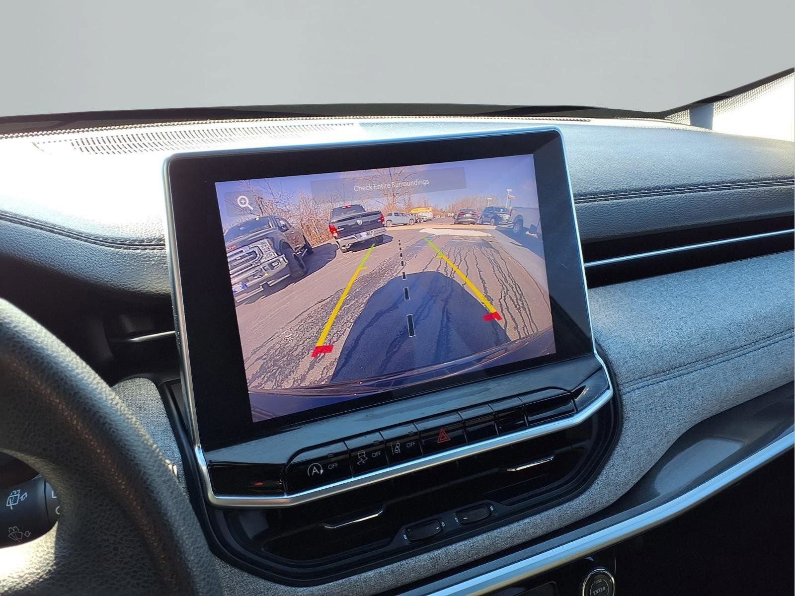 Used 2023 Jeep Compass Sport image 6