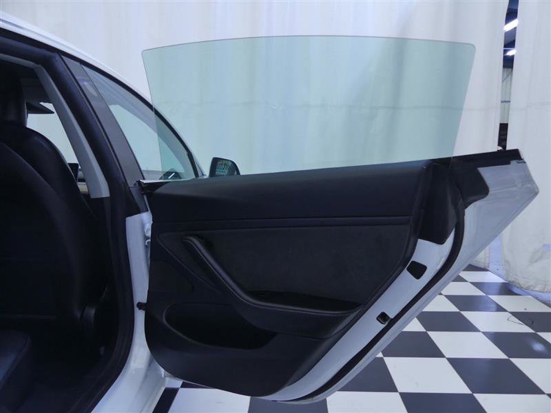 Used 2019 Tesla Model 3 Standard Range Plus image 28