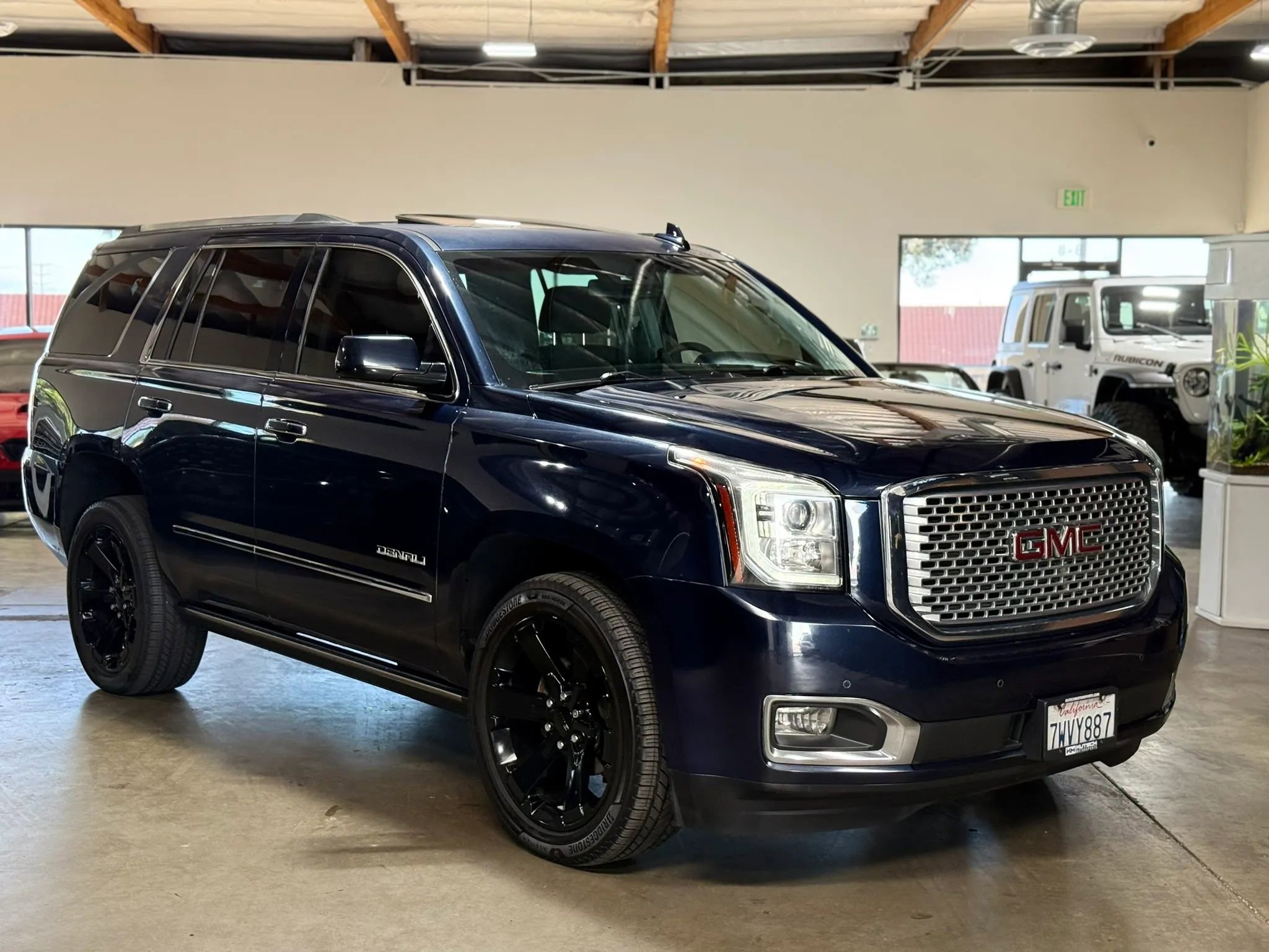 Used 2017 GMC Yukon Denali w/ Open Road Package image 2