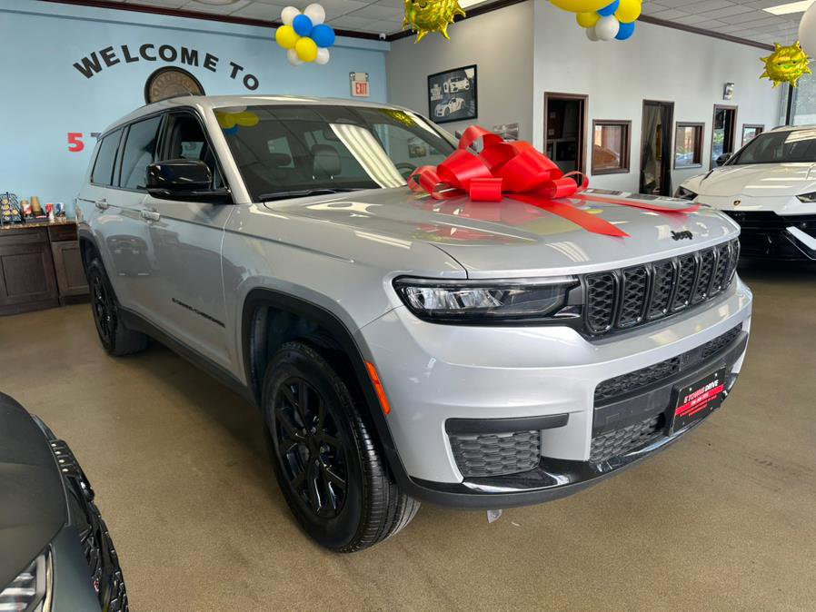 Used 2024 Jeep Grand Cherokee L Laredo AWD/4WD image 2