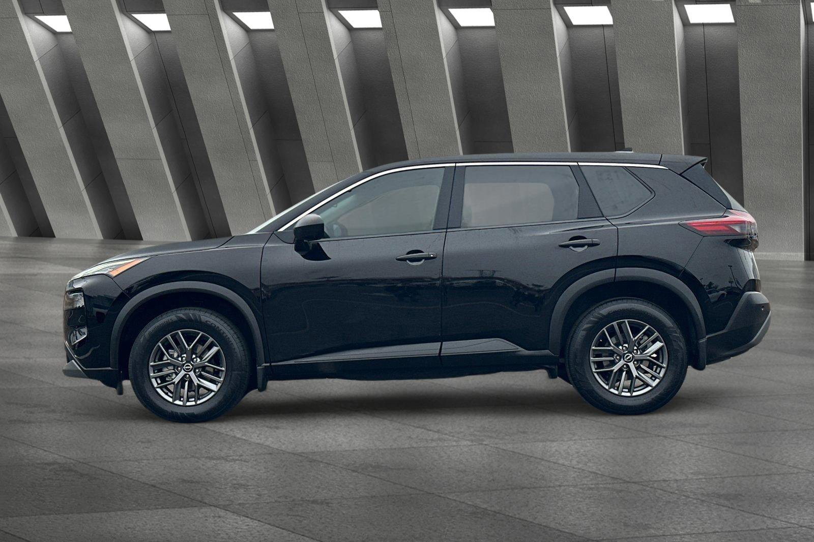 Used 2023 Nissan Rogue S image 7