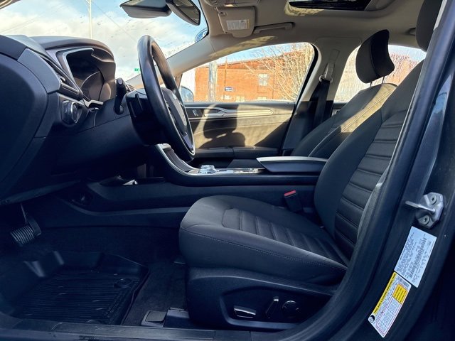 Used 2019 Ford Fusion SE image 9