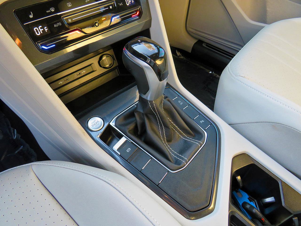 Used 2023 Volkswagen Tiguan SE R-Line FWD image 31