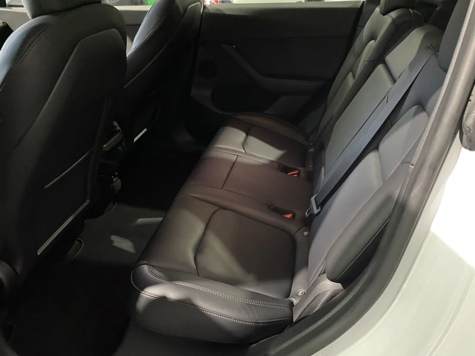 Used 2022 Tesla Model Y Long Range image 9