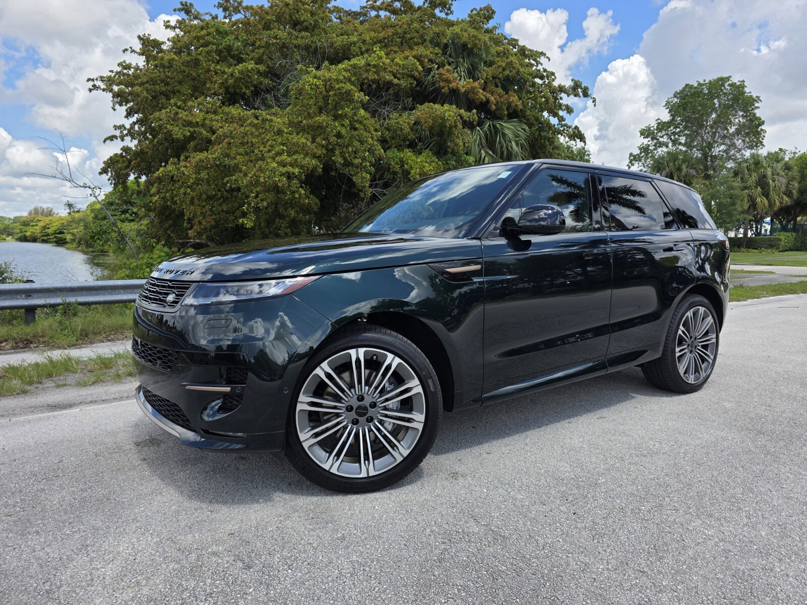 New 2026 Land Rover Range Rover Sport Dynamic SE