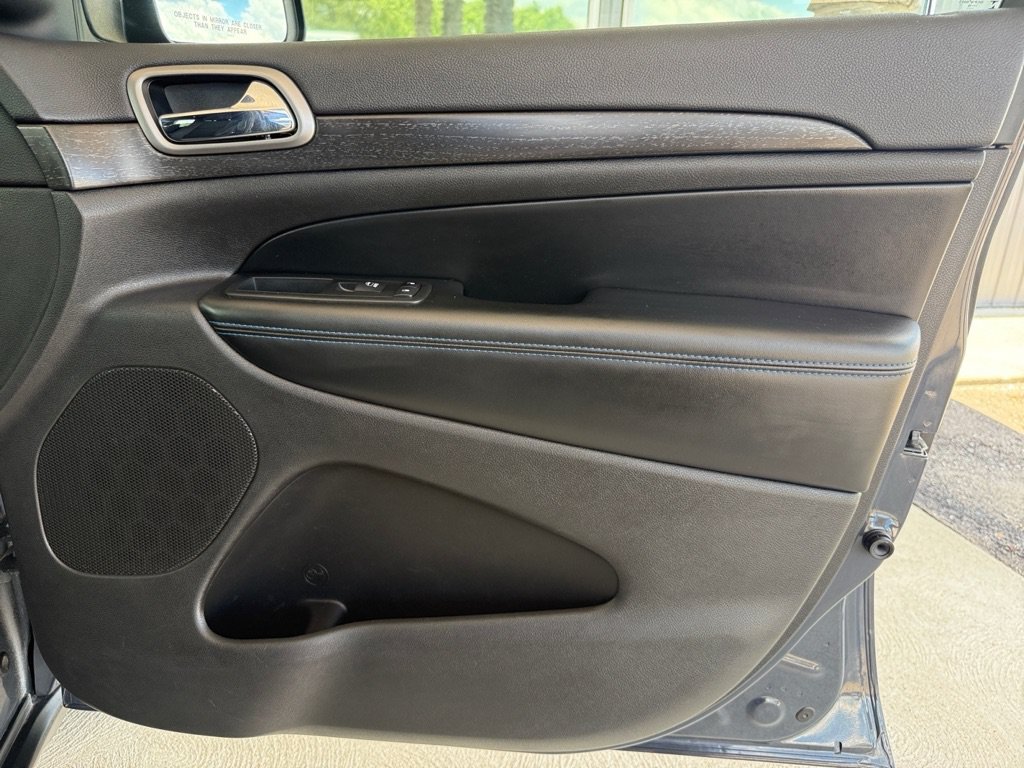 Used 2018 Jeep Grand Cherokee Laredo AWD/4WD image 32