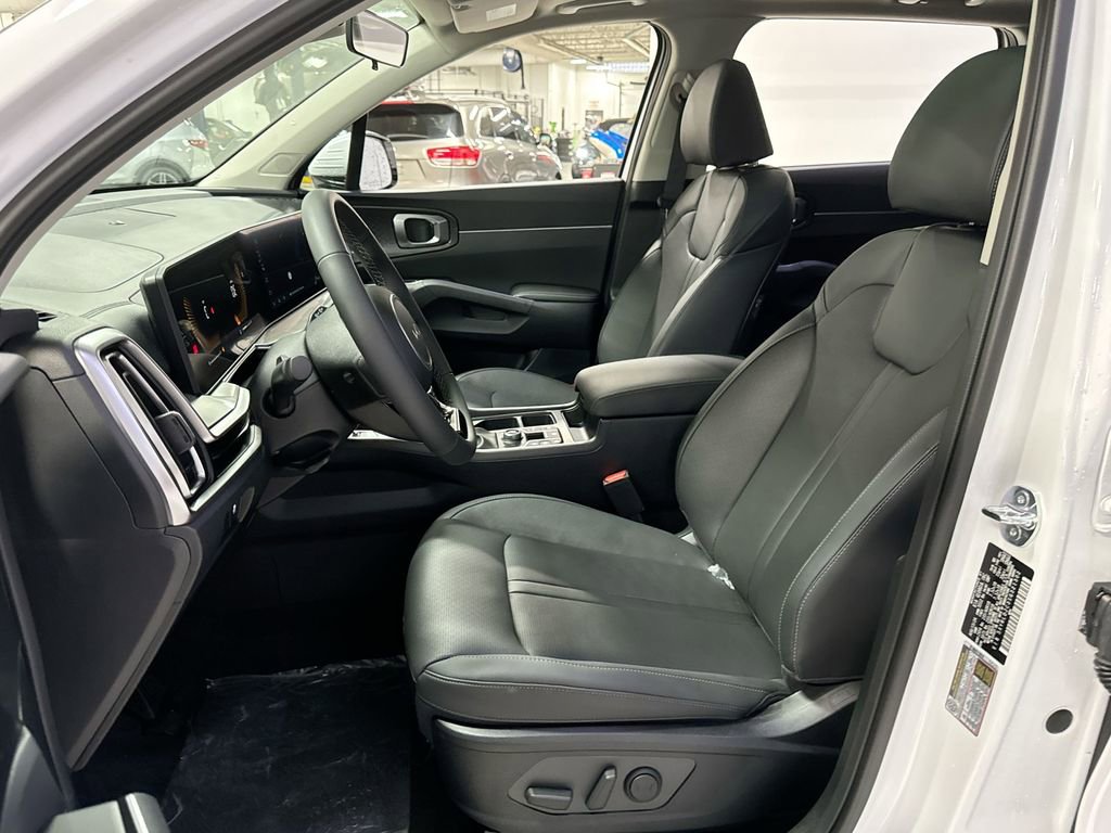 Used 2025 Kia Sorento S w/ Panoramic Sunroof Package image 14