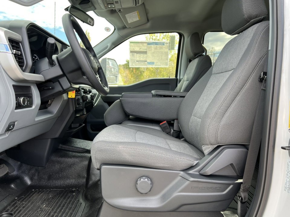 New 2026 Ford F250 4x4 Crew Cab Super Duty image 4