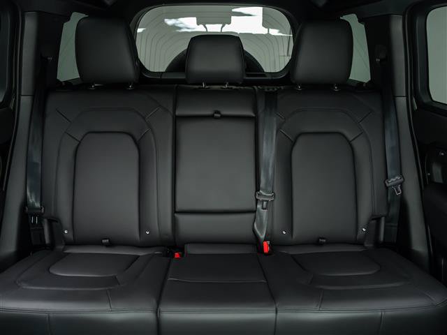 New 2026 Land Rover Defender 110 X-Dynamic SE AWD/4WD image 17