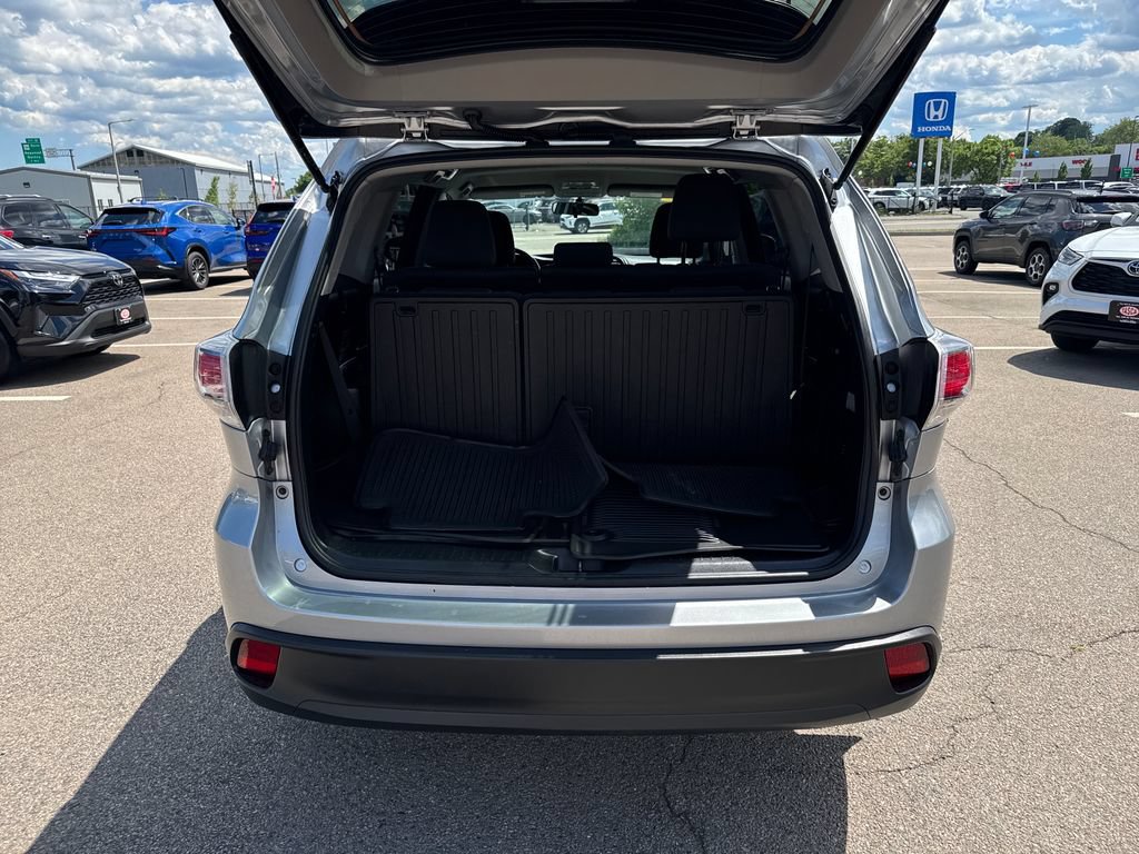 Used 2016 Toyota Highlander LE AWD/4WD image 42