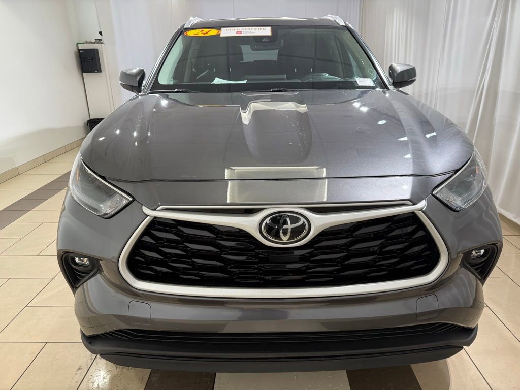 Certified 2024 Toyota Highlander XLE image 8