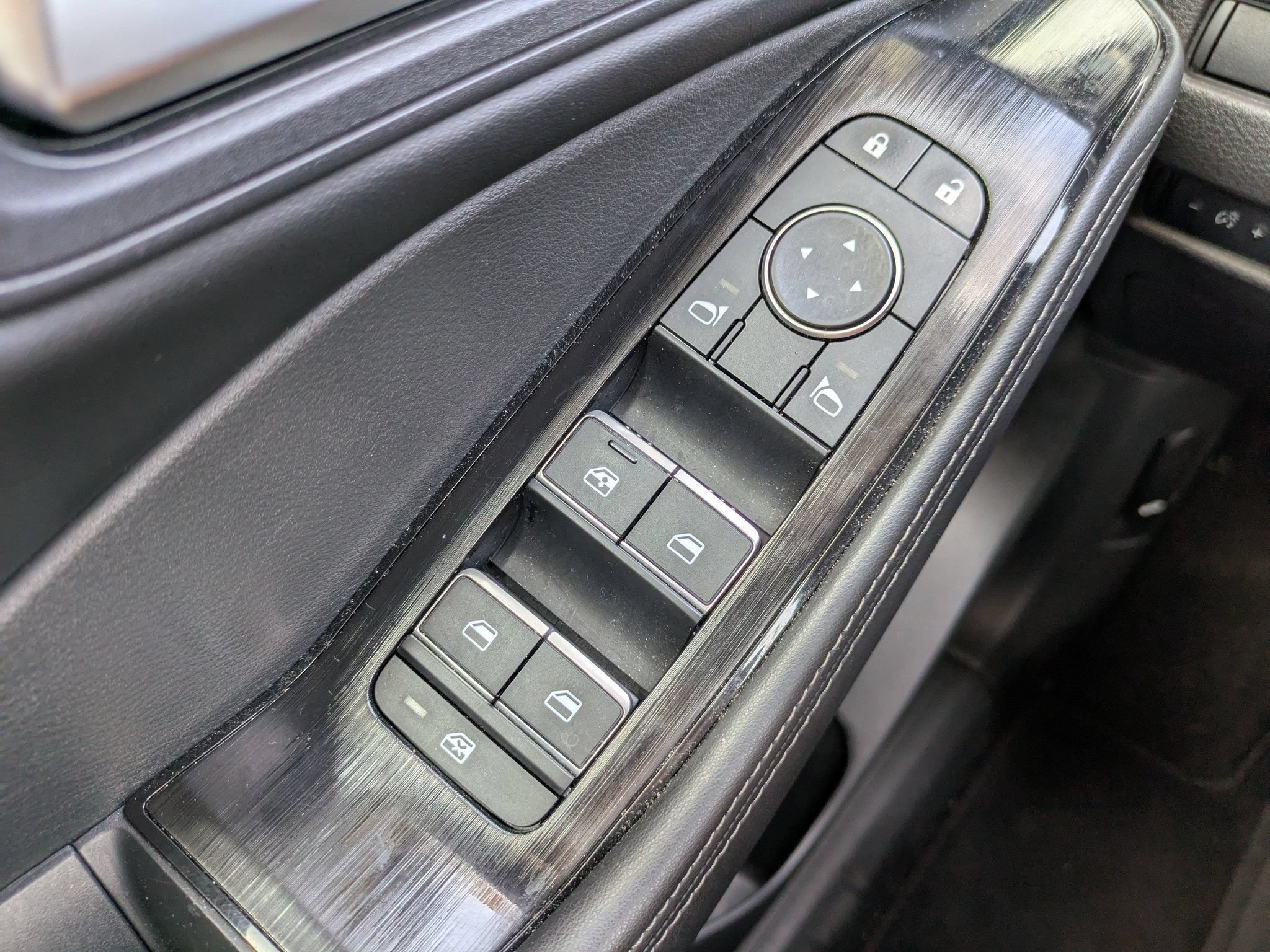 Certified 2024 Nissan Rogue SL FWD image 25