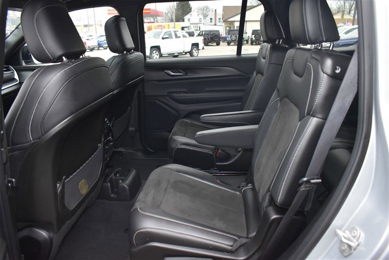 Used 2023 Jeep Grand Cherokee L Laredo AWD/4WD image 24