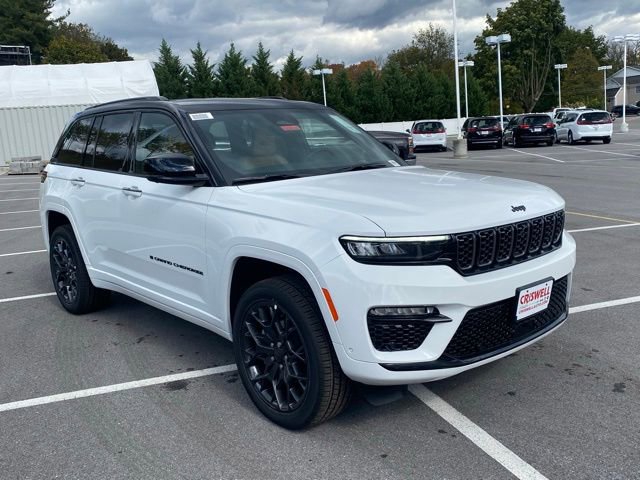 New 2025 Jeep Grand Cherokee Summit image 2