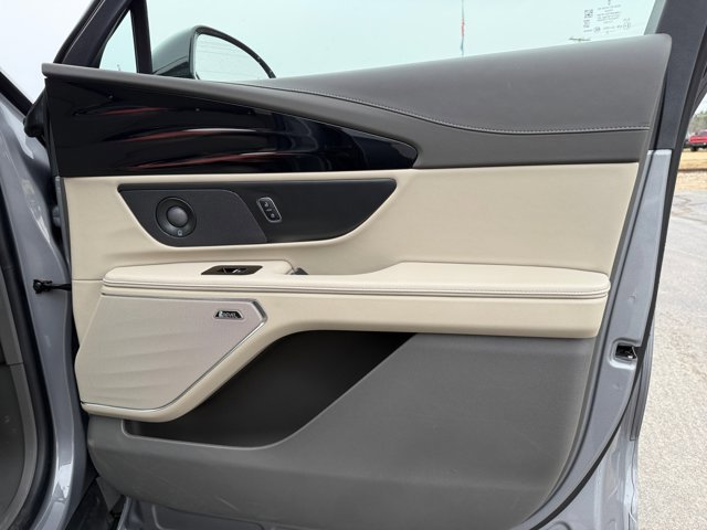 Used 2025 Lincoln Nautilus Premier w/ Equipment Group 102A image 25