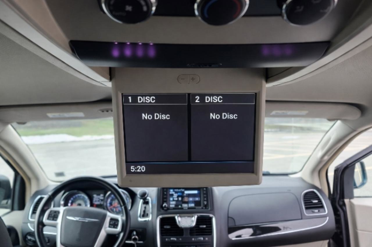 Used 2014 Chrysler Town & Country Touring w/ Trailer Tow Group image 15