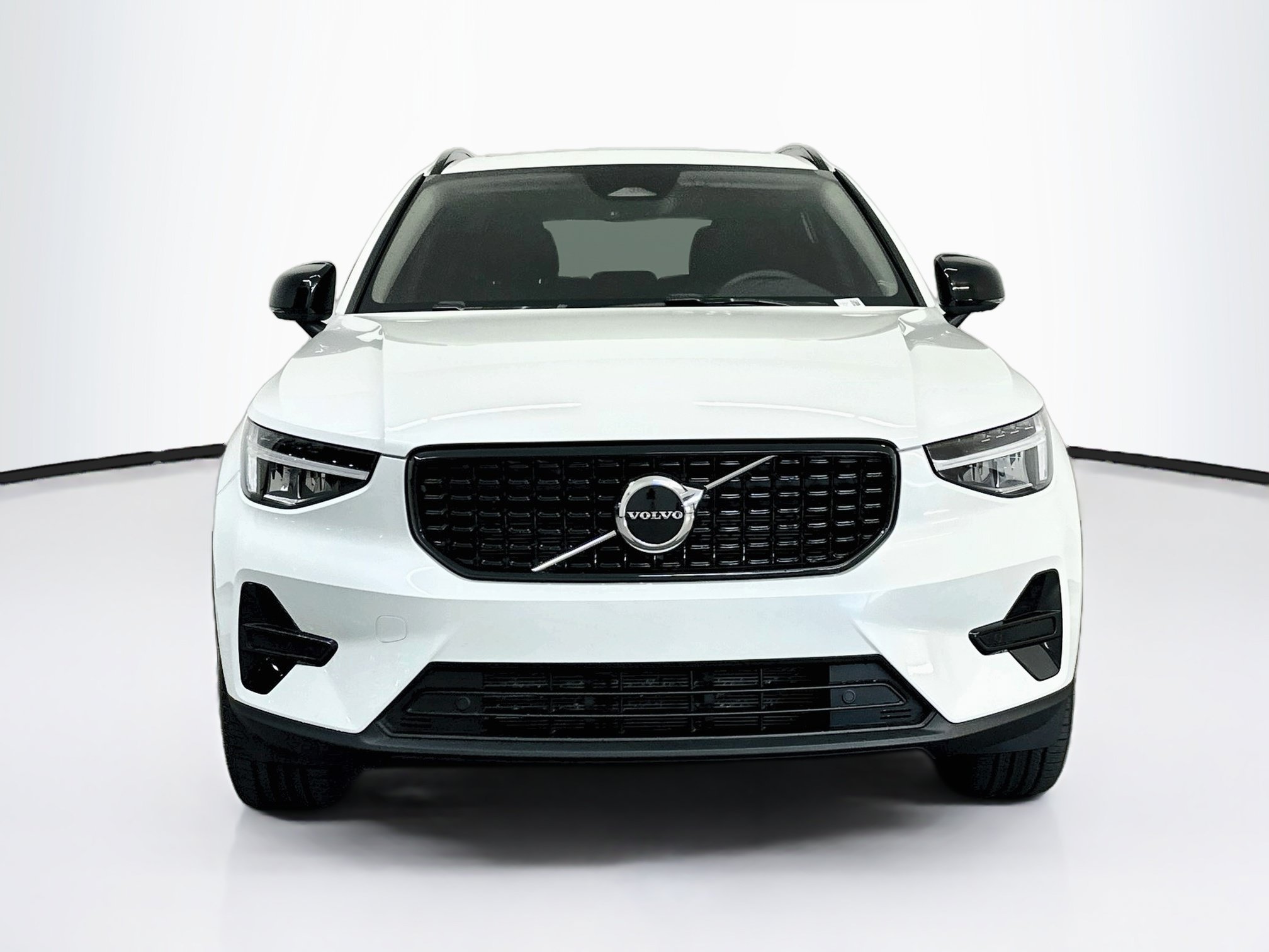 Used 2024 Volvo XC40 B5 Core w/ Protection Package Premier AWD/4WD image 2