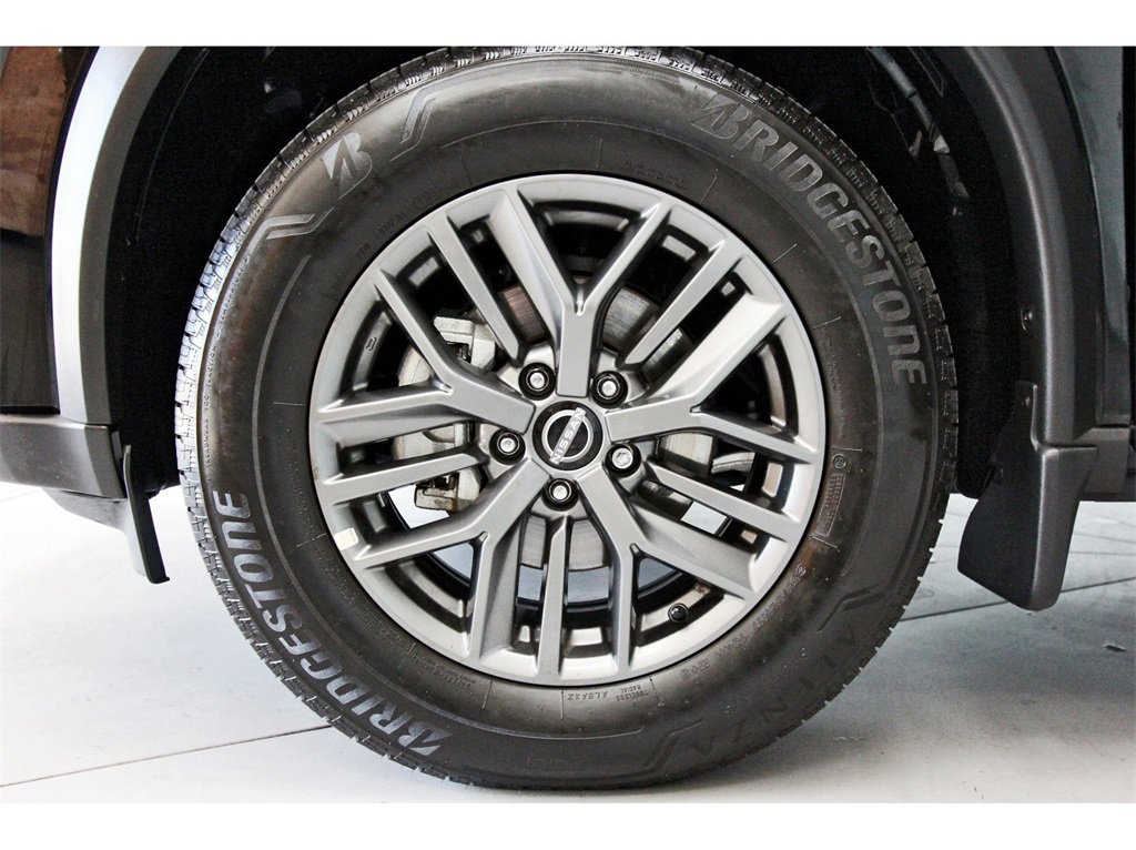 Used 2025 Nissan Rogue S image 29