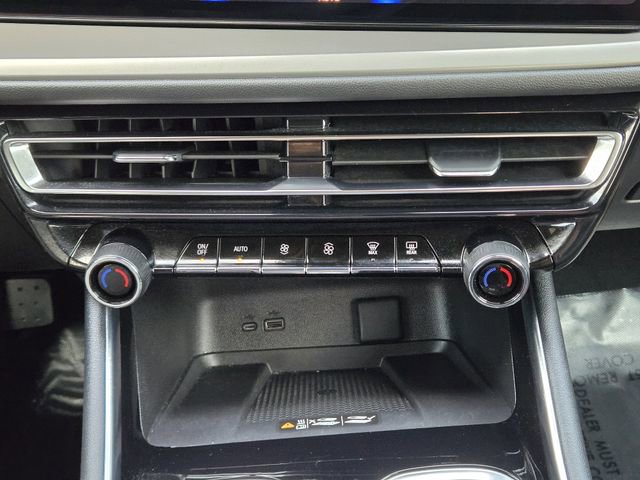 Used 2025 Chevrolet Traverse LT w/ Driver Confidence Package FWD image 19