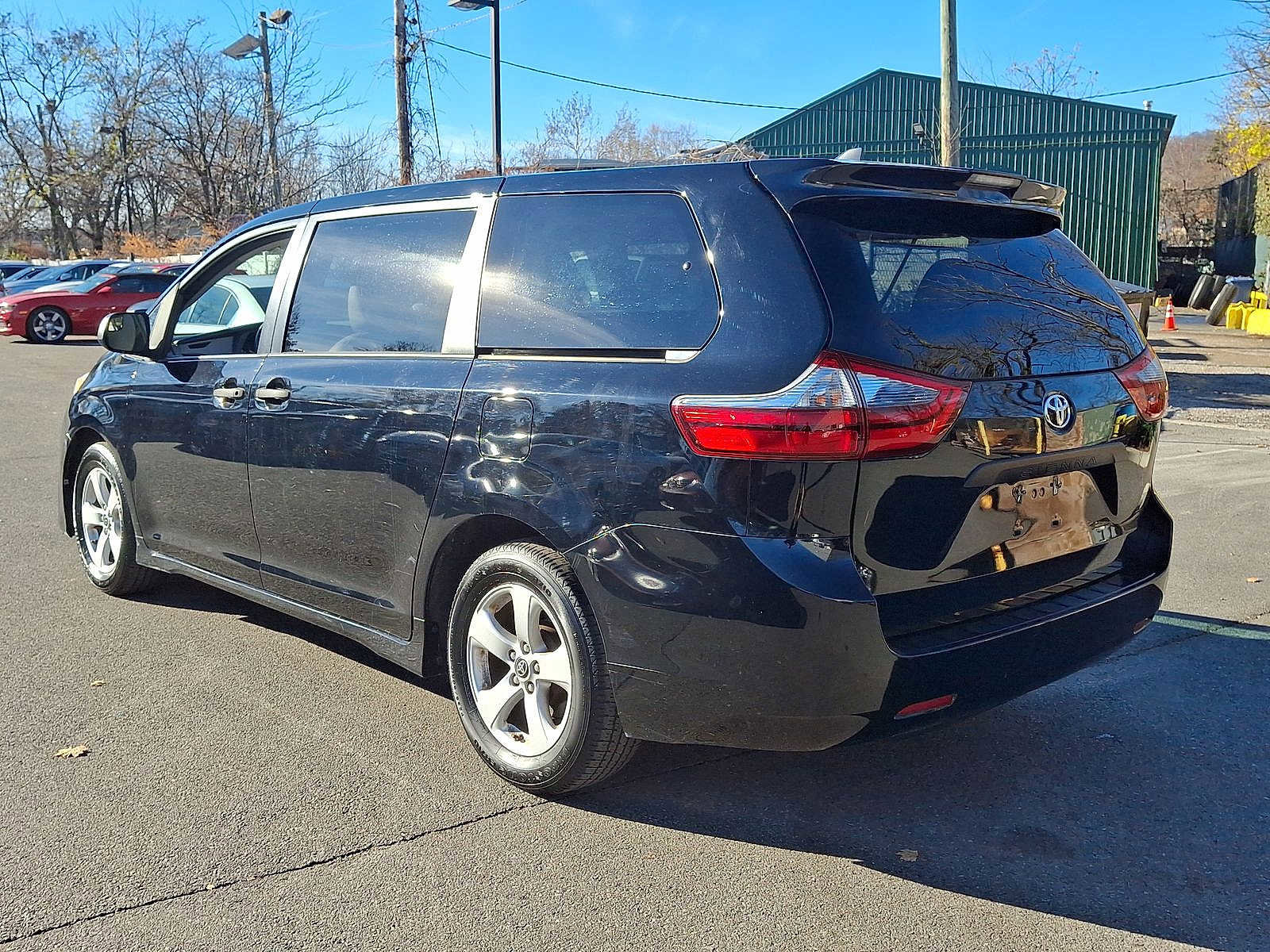 Used 2020 Toyota Sienna L image 22