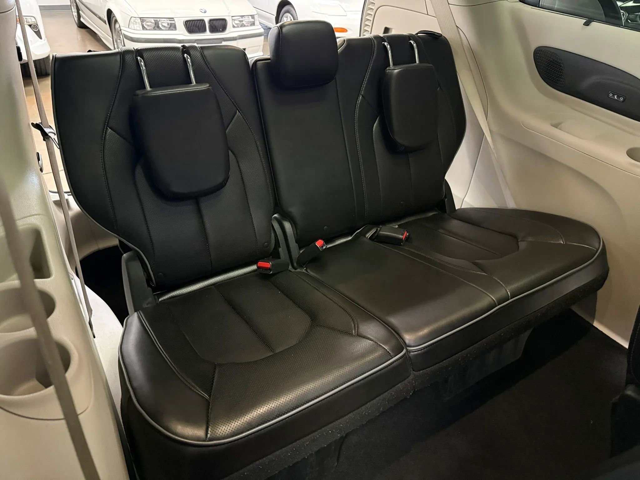 Used 2020 Chrysler Pacifica Limited FWD image 16
