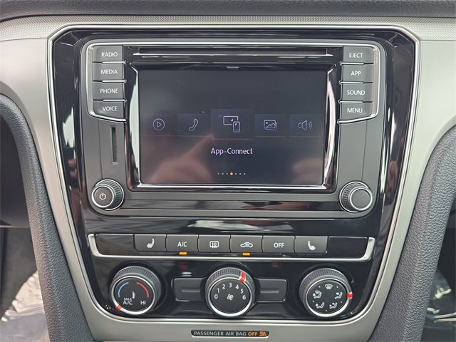 Used 2019 Volkswagen Passat 2.0T Wolfsburg w/ Wheels & Sunroof Package image 18