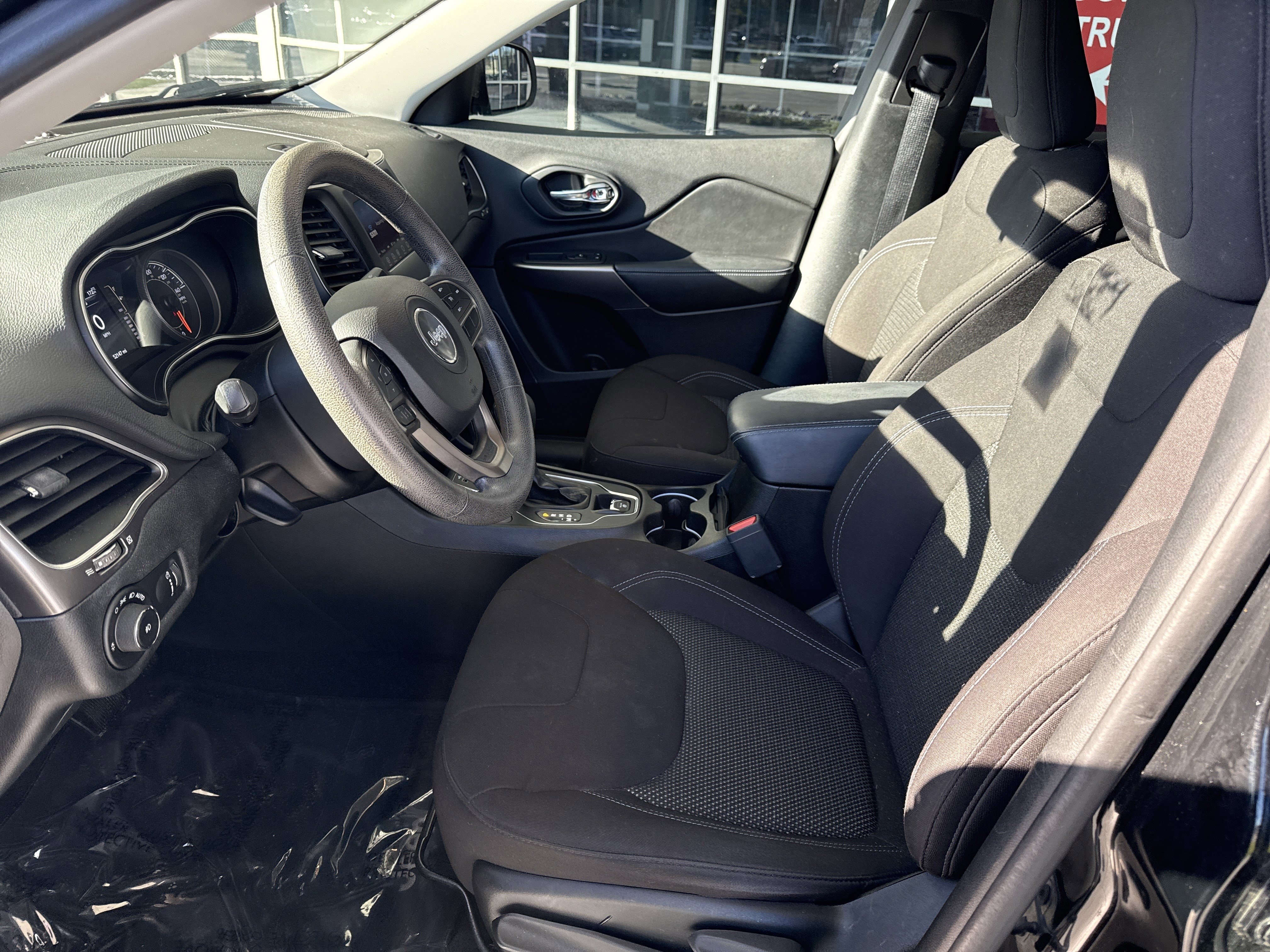 Used 2019 Jeep Cherokee Latitude w/ Popular Appearance Group image 15