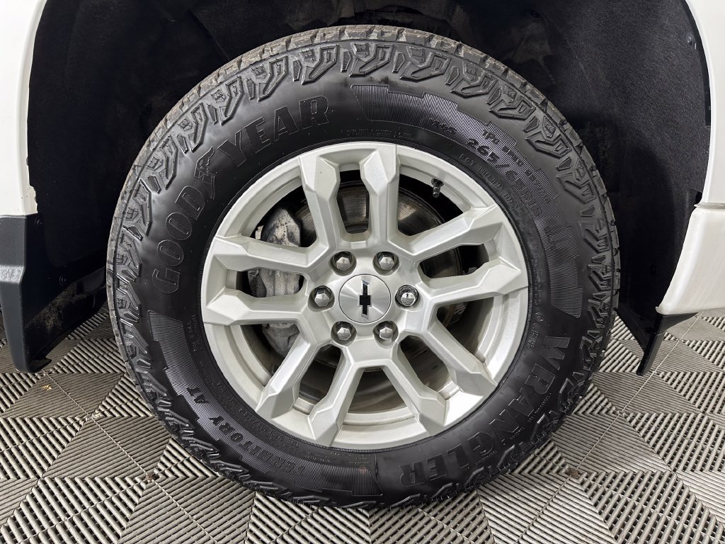 Used 2024 Chevrolet Silverado 1500 RST AWD/4WD image 32
