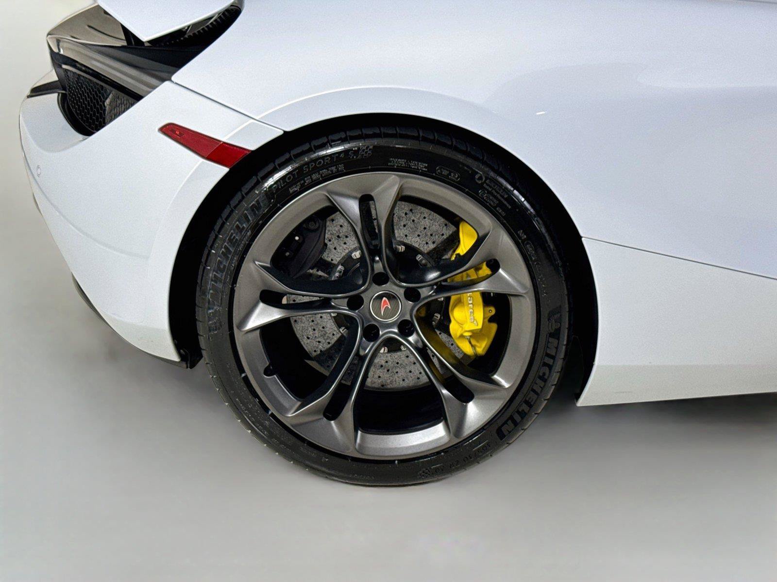 Used 2018 McLaren 720S Performance RWD image 32