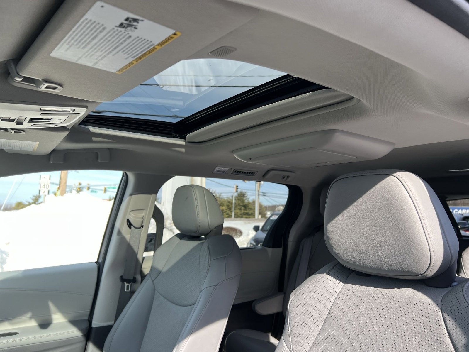 Used 2024 Toyota Sienna Limited image 24