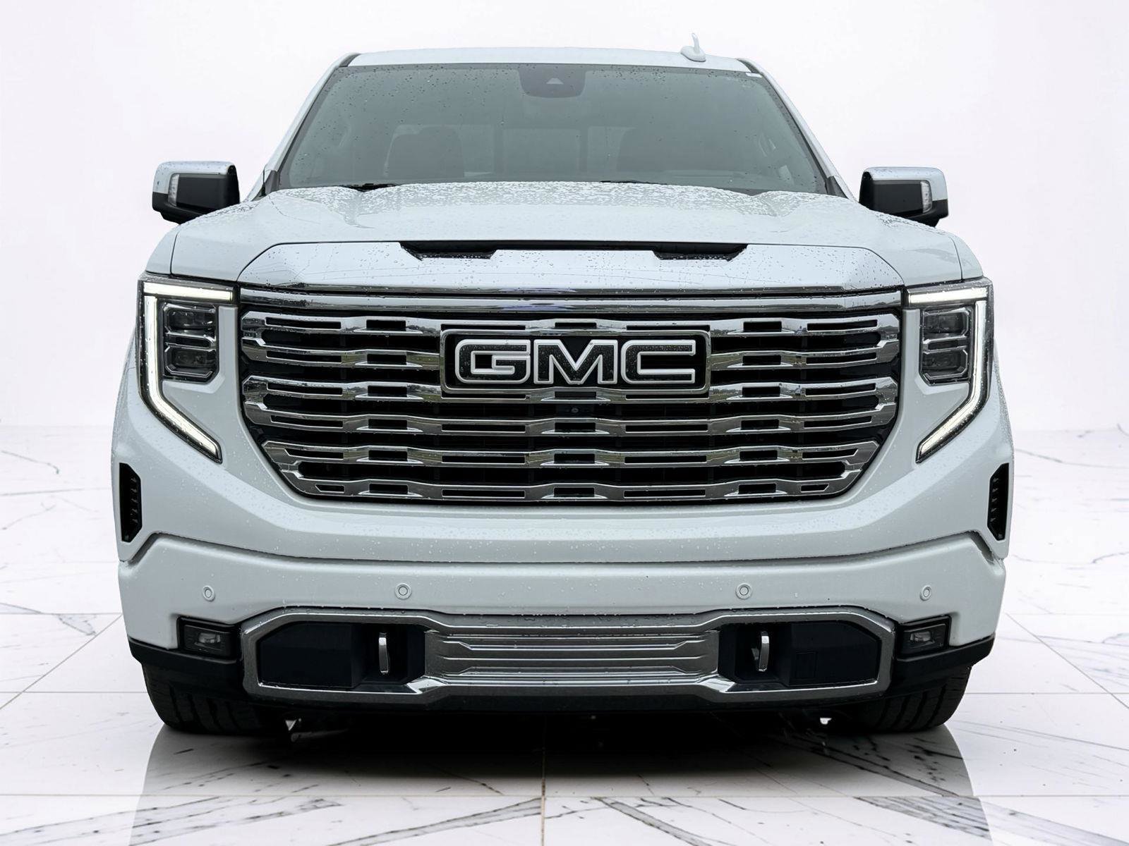 Used 2023 GMC Sierra 1500 Denali w/ Technology Package AWD/4WD image 2