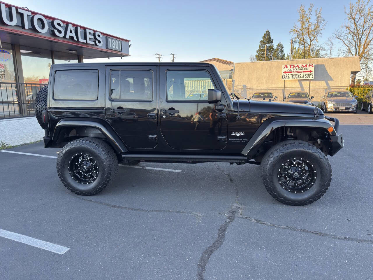 Used 2016 Jeep Wrangler Unlimited Sahara w/ Connectivity Group image 2