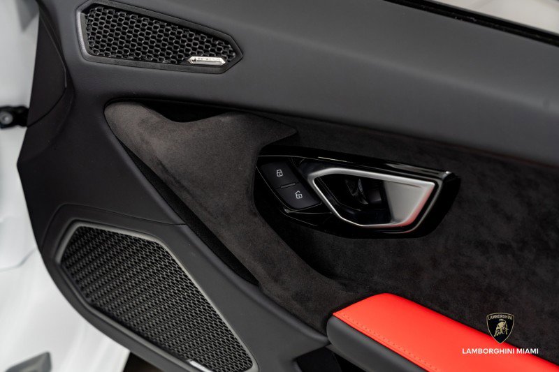 Used 2024 Lamborghini Huracan Tecnica image 40