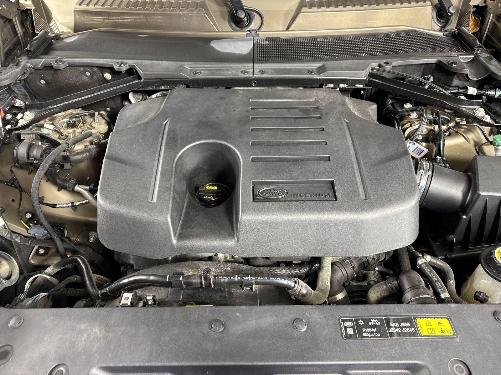 Used 2021 Land Rover Defender 110 SE image 26