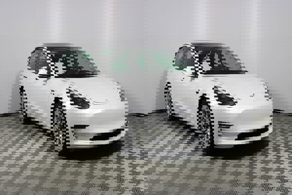Used 2023 Tesla Model 3 Standard Range image 24