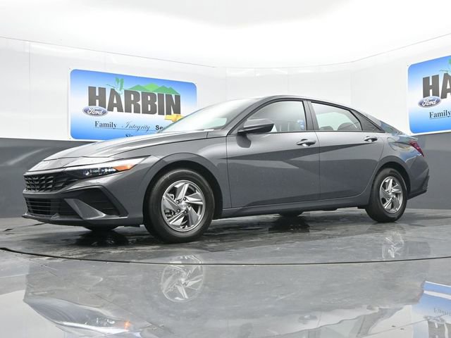 Used 2025 Hyundai Elantra SE image 18
