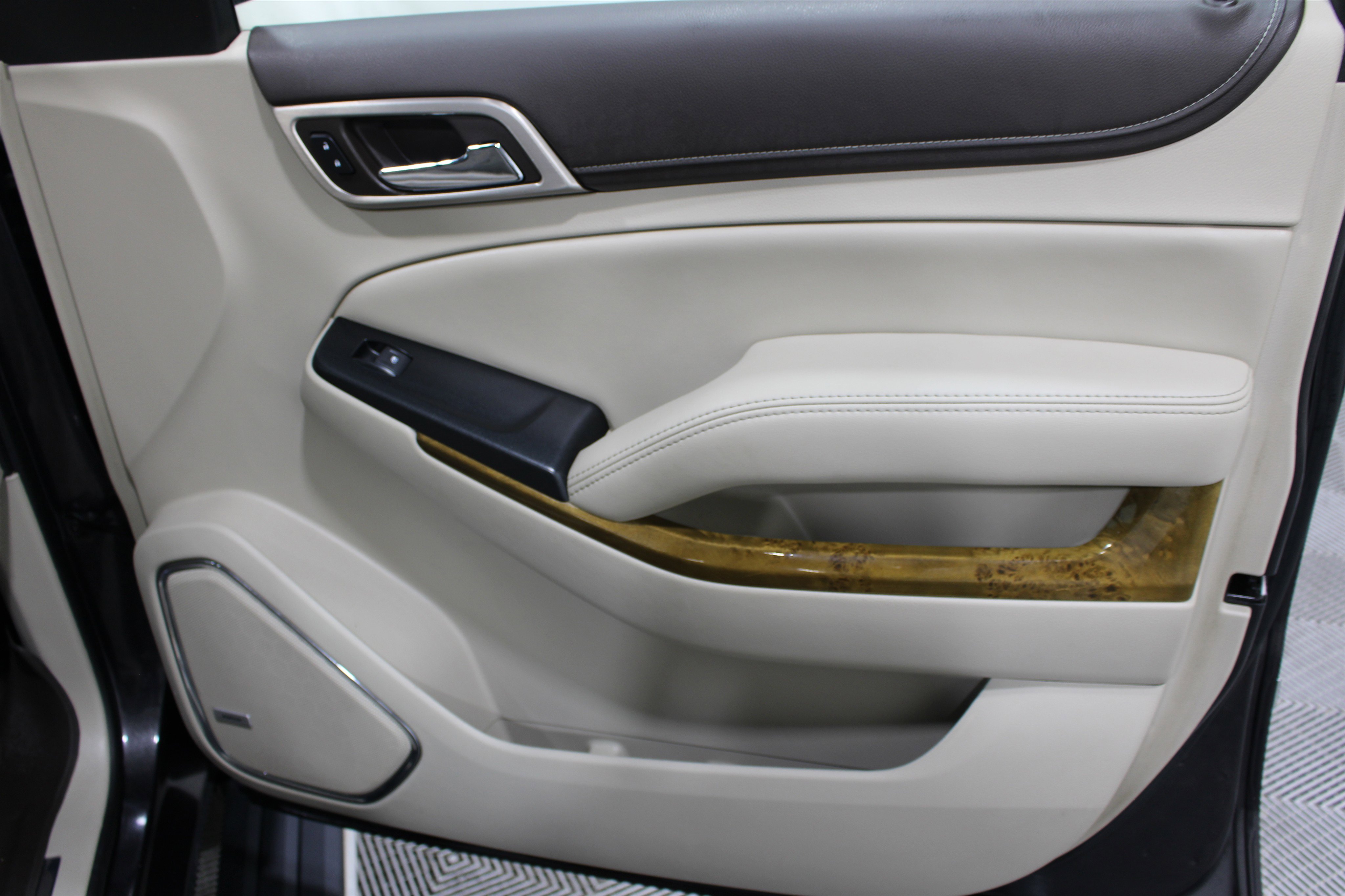 Used 2017 GMC Yukon XL Denali w/ Open Road Package image 33