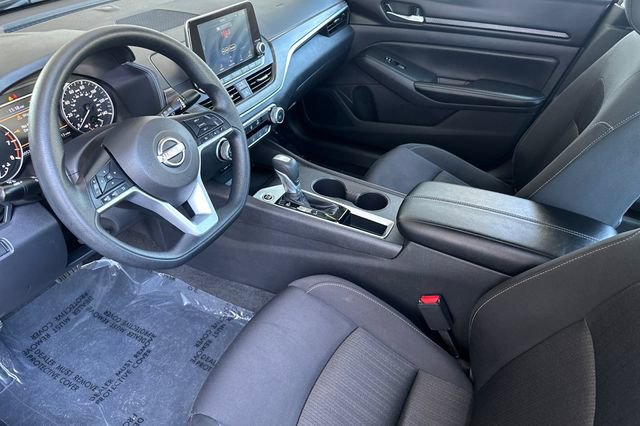 Used 2025 Nissan Altima 2.5 SV FWD image 7