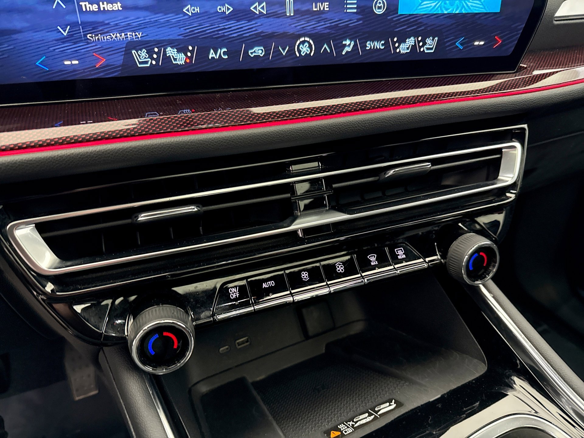 Used 2024 Chevrolet Traverse RS AWD/4WD image 15