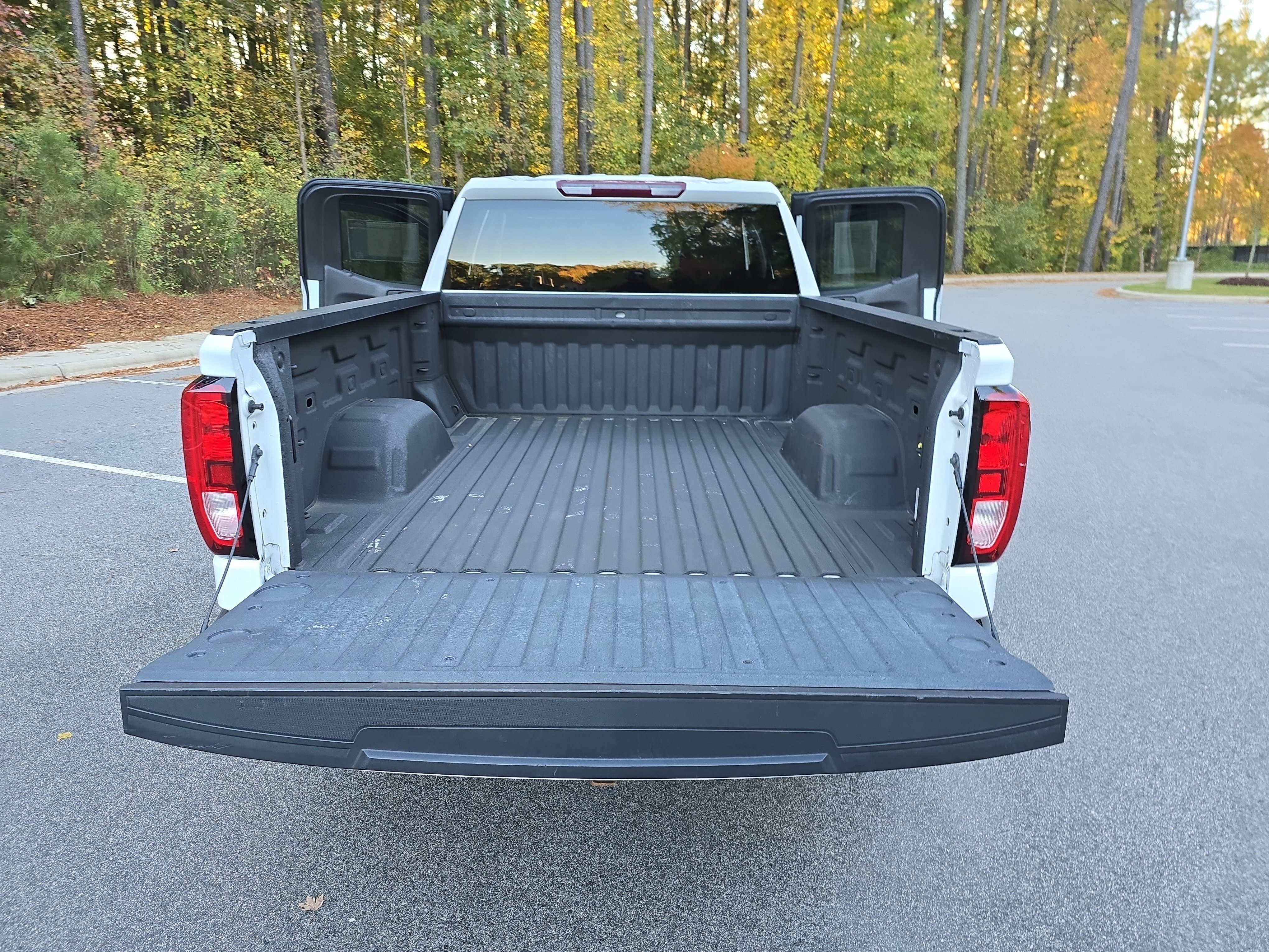 Used 2019 GMC Sierra 1500 Elevation w/ Elevation Value Package image 12