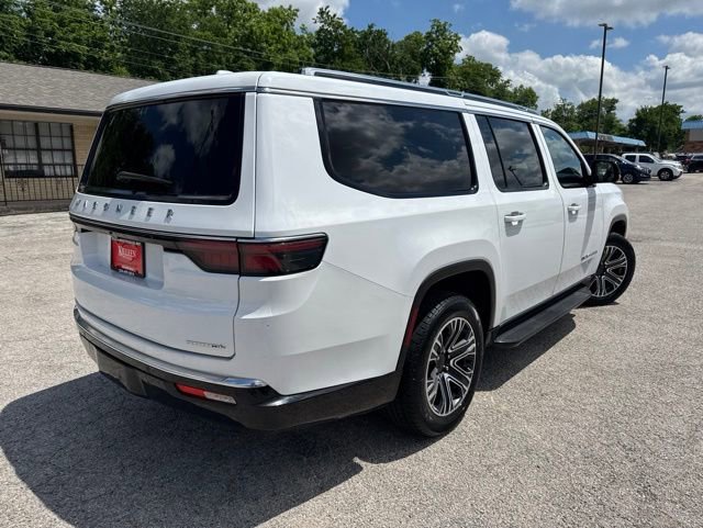 Used 2023 Jeep Wagoneer L Series II RWD image 4
