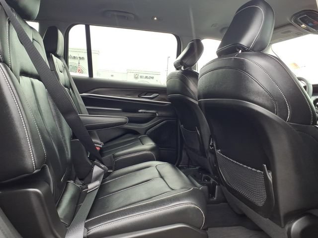 Certified 2023 Jeep Grand Cherokee L Limited AWD/4WD image 12
