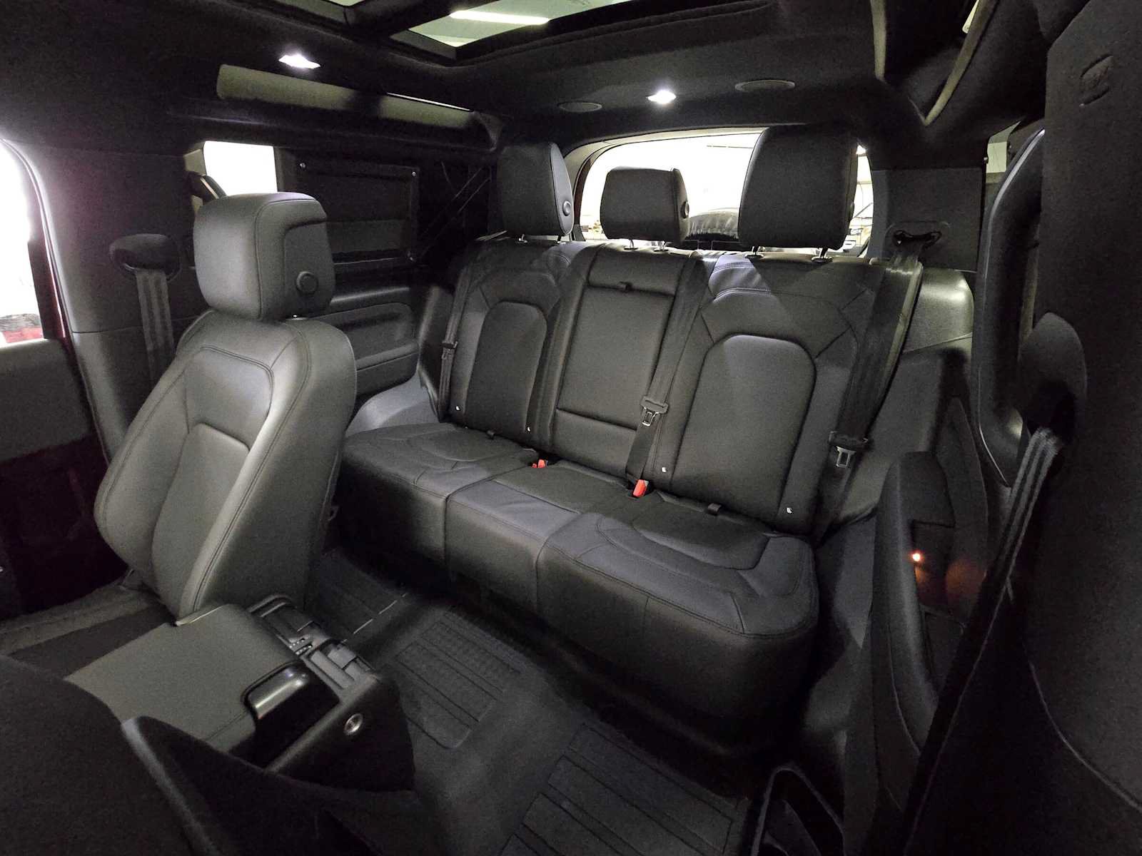 New 2026 Land Rover Defender 90 X-Dynamic SE AWD/4WD image 15