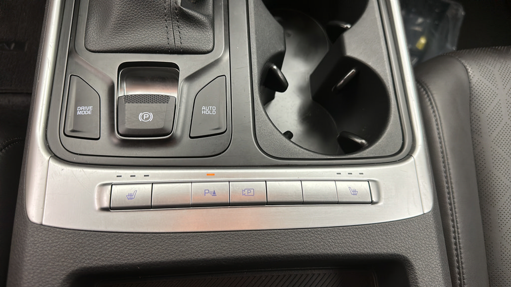 Used 2025 Kia Carnival FWD image 18