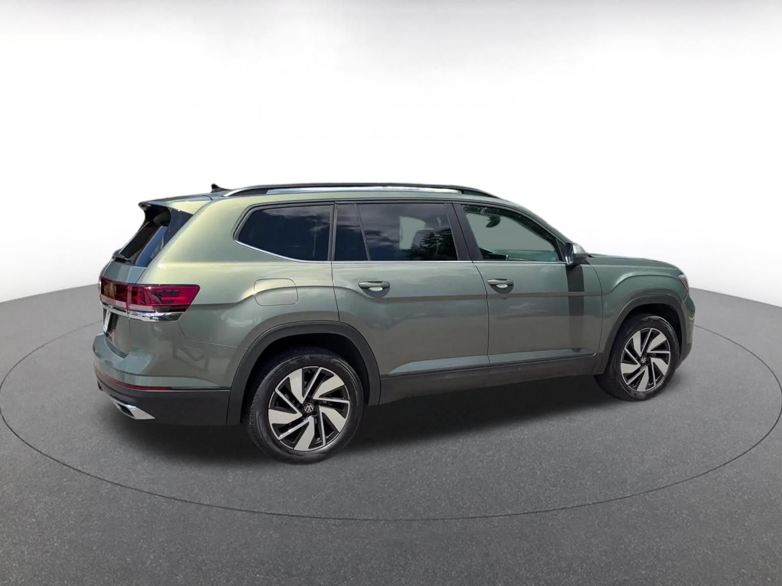 Used 2026 Volkswagen Atlas SE FWD image 13