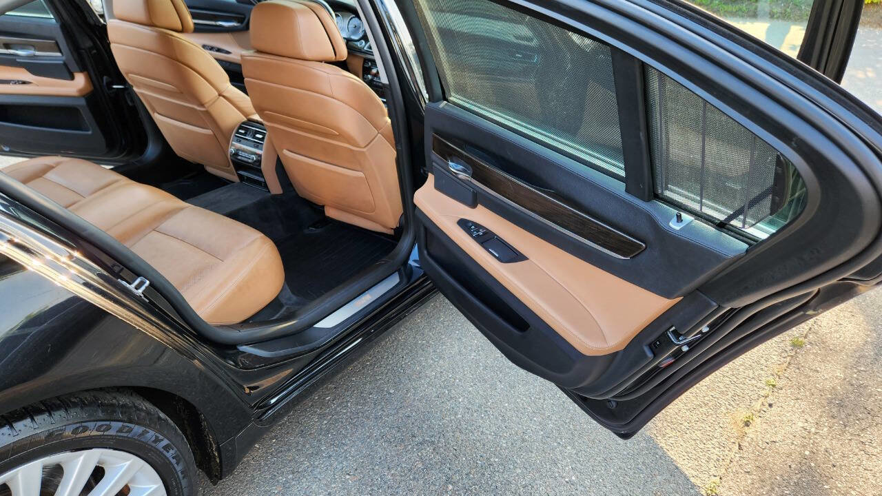 Used 2011 BMW 750Li xDrive 750Li xDrive AWD 4dr Sedan image 38